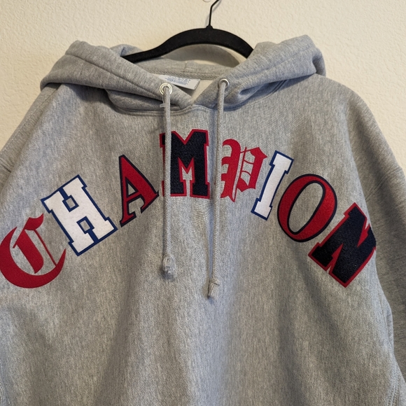 Champion Reverse Weave Cropped Hoodie “Old English” Spellout Gray Women's XLarge - Picture 3 of 6